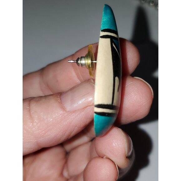 A Pair of Painted Wooden Earrings Southwestern Native American Pattern Pierced - Picture 12 of 13